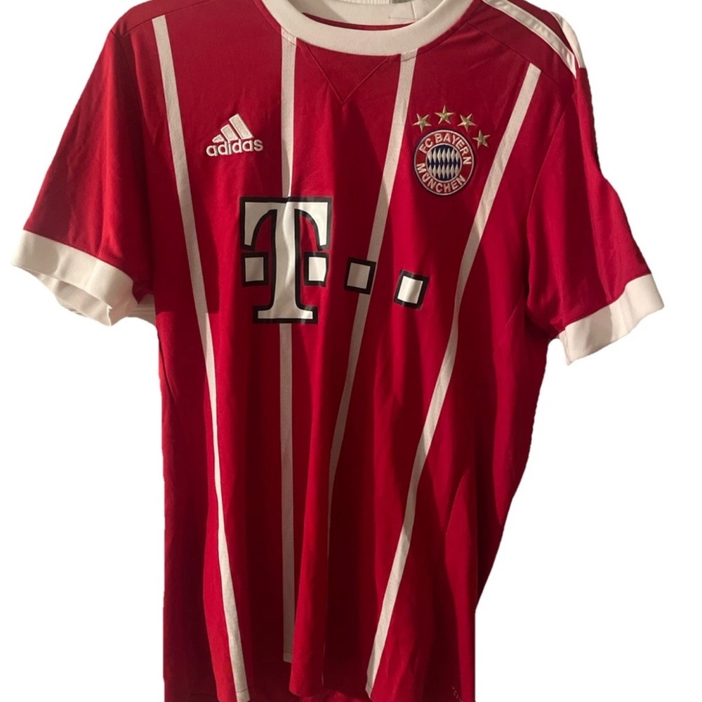 Bayern Munich Soccer jersey size small 2017-2018 #15 AZ7961 adidas
